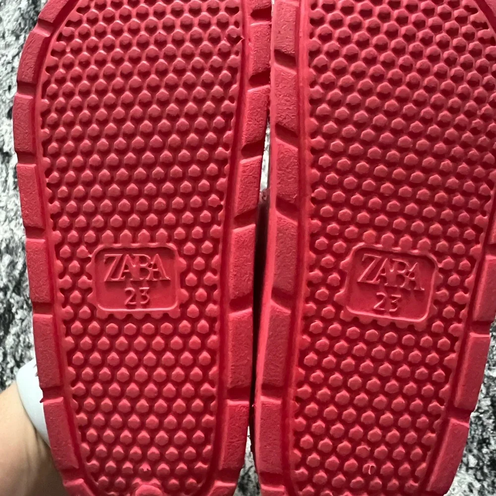 Zara Kids Red Buckle Sandals size‎ 23